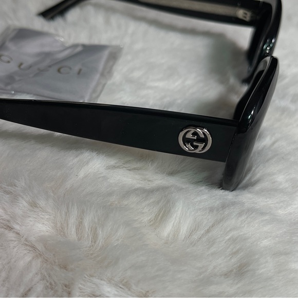 Gucci black sunglasses with silver GG logo on arm - Picture 2 of 6